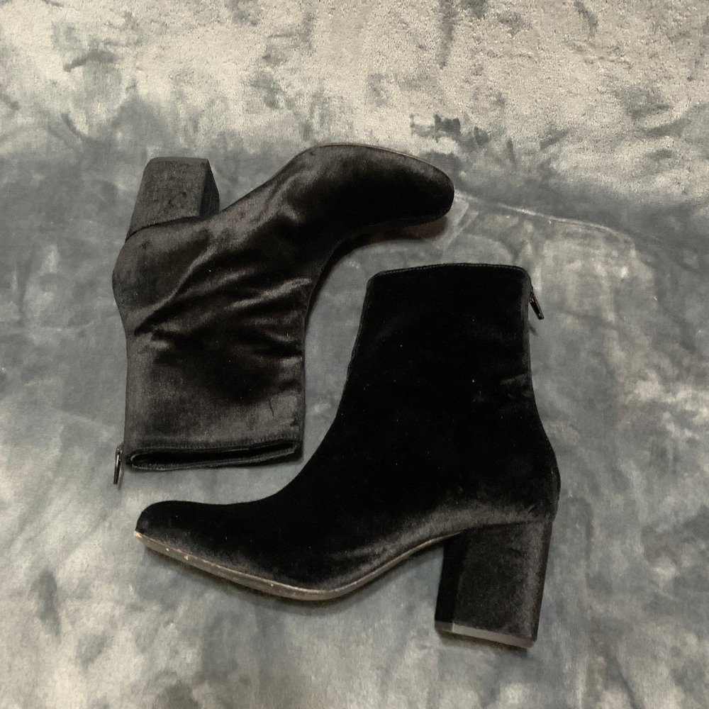 Free People Black Velvet Ankle Boots Block Heel Rear Zip Made in Portugal 39
